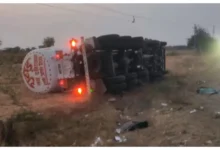 Photo of आंध्र प्रदेश के कुरनूल में भीषण सड़क हादसा: लॉरी से टकराई बोलेरो, 8 तीर्थयात्रियों की मौत, कई घायल