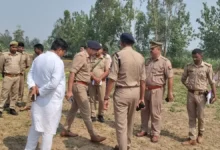 Photo of मेरठ में महिला की बेरहमी से हत्या का खुलासा: ब्लैकमेल से परेशान पड़ोसी ने जंगल में बुलाकर की निर्मम हत्या