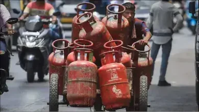 Photo of पेट्रोल-डीजल के बाद क्या LPG के दाम भी बढ़े? जानें आज गैस सिलेंडर की नई कीमतें