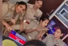 Photo of ‘नौकरी मिलेगी तो क्या होगा…’ थाने में रील बनाना महिला पुलिसकर्मी को पड़ा भारी, हुई सस्पेंड