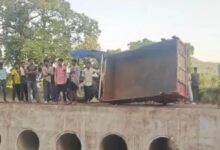 Photo of मध्यप्रदेश में भीषण हादसा, ट्रैक्टर-ट्रॉली पुलिया से गिरी, 6 की मौत, 30 से अधिक घायल
