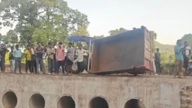 Photo of मध्यप्रदेश में भीषण हादसा, ट्रैक्टर-ट्रॉली पुलिया से गिरी, 6 की मौत, 30 से अधिक घायल