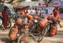 Photo of LPG को लेकर सरकार का सख्त नया नियम लागू! एक गलती पर कट सकता है कनेक्शन, उपभोक्ताओं को तुरंत करना होगा यह काम