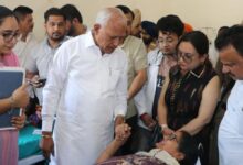 Photo of शादी में खाना खाने के बाद कई लोग बीमार, मंत्री बरिंदर कुमार गोयल ने किया अस्पताल का दौरा