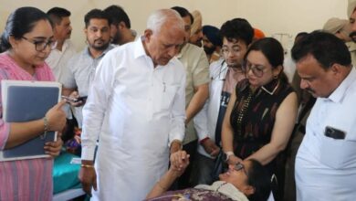 Photo of शादी में खाना खाने के बाद कई लोग बीमार, मंत्री बरिंदर कुमार गोयल ने किया अस्पताल का दौरा