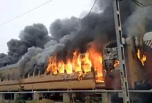 Photo of Sasaram Train Fire : सासाराम स्टेशन पर पैसेंजर ट्रेन में लगी आग, एक बोगी जलकर खाक, मची अफरा-तफरी