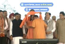 Photo of सीएम योगी ने सुवेंदु अधिकारी को पहनाया भगवा गमछा, लगे जय श्रीराम के नारे, बंगाल में दिखा NDA का शक्ति प्रदर्शन