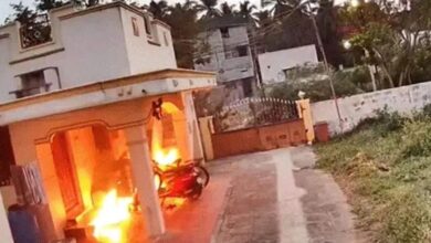 Photo of युवती ने छोड़ा साथ तो युवक ने घर पर फेंके बम, भड़के आरोपी की वारदात CCTV में कैद