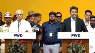Photo of TVK प्रमुख जोसेफ विजय बने तमिलनाडु के नए मुख्यमंत्री, राज्यपाल ने दिलाई शपथ