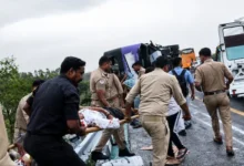 Photo of लखनऊ-आगरा एक्सप्रेसवे पर बड़ा हादसा, बस पलटने से 6 यात्रियों की मौत, कई लोगों की हालत गंभीर