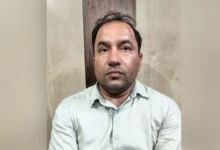 Photo of छात्रा से अश्लील बातचीत के आरोप में लखनऊ यूनिवर्सिटी के असिस्टेंट प्रोफेसर को पुलिस ने हिरासत में लिया