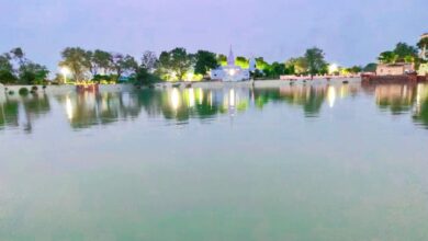 Photo of अलीगढ़ का धरणीधर सरोवर बना आस्था का केंद्र, अधिक मास में उमड़ी श्रद्धालुओं की भीड़