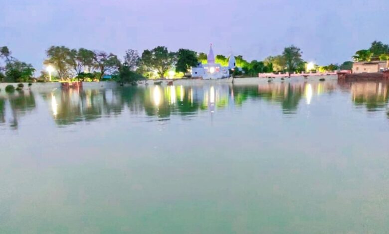 Adhik Mas Mela