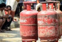 Photo of LPG Cylinder Price Hike : आम-जन पर पड़ी चौतरफा महंगाई की मार, पेट्रोल-डीजल, दूध समेत LPG के बढ़े दाम