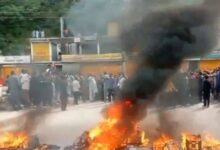 Photo of POK में पाकिस्तान के खिलाफ सड़कों पर उतरे लोग, मुजफ्फराबाद में धारा 144 लागू, इंटरनेट बंद, कई लोग घायल
