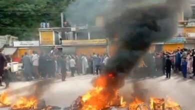 Photo of POK में पाकिस्तान के खिलाफ सड़कों पर उतरे लोग, मुजफ्फराबाद में धारा 144 लागू, इंटरनेट बंद, कई लोग घायल