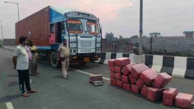 Photo of रक्सौल बॉर्डर पर पुलिस की बड़ी कार्रवाई, 3.5 क्विंटल गांजा बरामद, कीमत लगभग 1 करोड़ रुपए