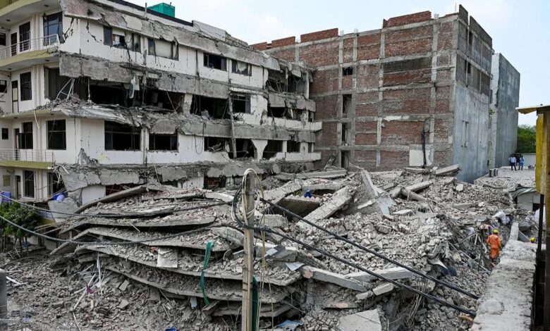 Saket Building Collapse