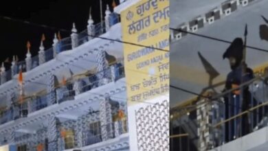 Photo of उत्तराखंड गुरुद्वारे में कब्जा, निहंगों की धमकी- “अंदर आए तो काट देंगे”, इंटरनेट बंद, ITBP तैनात