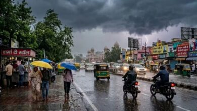 Photo of यूपी में मौसम का मिजाज बदला, कई जिलों में आंधी-बारिश का सिलसिला जारी, बारिश के बाद बढ़ेगी गर्मी