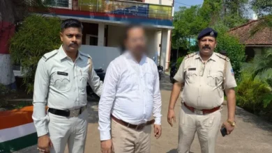Photo of “किसी को बताया तो मां को छोड़ दूंगा” नाबालिग बच्ची को डराकर पिता ने की हैवानियत