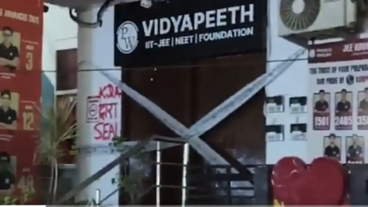 लखनऊ हादसे के बाद कानपुर में बड़ी कार्रवाई, फिजिक्स वाला समेत 22 कोचिंग संस्थान सील