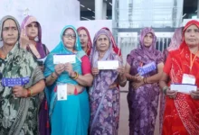 Photo of जेवर एयरपोर्ट से पहली फ्लाइट ने भरी उड़ान, जमीन देने वाले किसान बने पहली उड़ान के यात्री