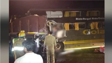 Photo of मथुरा में यमुना एक्सप्रेसवे पर भीषण हादसा, ट्रक से टकराई डबल डेकर बस, 4 की मौत, कई घायल