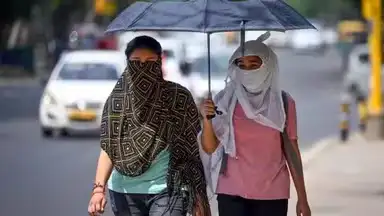 Photo of यूपी में फिर बढ़ी गर्मी, 26 जिलों में लू का अलर्ट, मानसून में देरी के संकेत