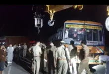 Photo of UP के एटा में दर्दनाक हादसा, सड़क के किनारे खड़ी रोडवेज बस को ट्रक ने मारी टक्कर, 5 लोगों की मौत कई घायल