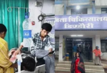 Photo of जहर खाने वाले मरीज को चढ़ाई गई मिनरल वाटर की ड्रिप, डिंडौरी के CMHO ने मानी चूक