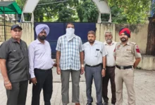 Photo of 10 हजार रुपये की रिश्वत लेते सहायक उप-निरीक्षक को विजिलेंस ब्यूरो ने रंगे हाथ गिरफ्तार किया