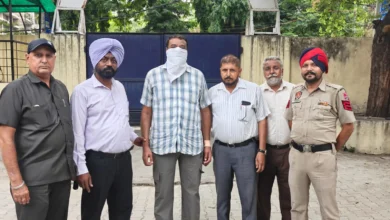 Photo of 10 हजार रुपये की रिश्वत लेते सहायक उप-निरीक्षक को विजिलेंस ब्यूरो ने रंगे हाथ गिरफ्तार किया