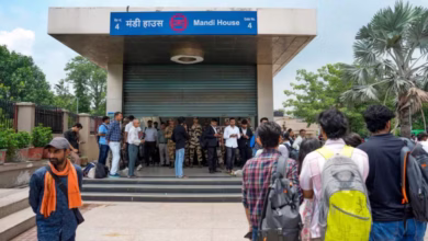 Photo of 4 दिन बाद दिल्ली मेट्रो के सभी स्टेशन फिर से खुले, यात्रियों ने ली राहत की सांस