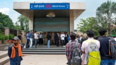 Photo of 4 दिन बाद दिल्ली मेट्रो के सभी स्टेशन फिर से खुले, यात्रियों ने ली राहत की सांस