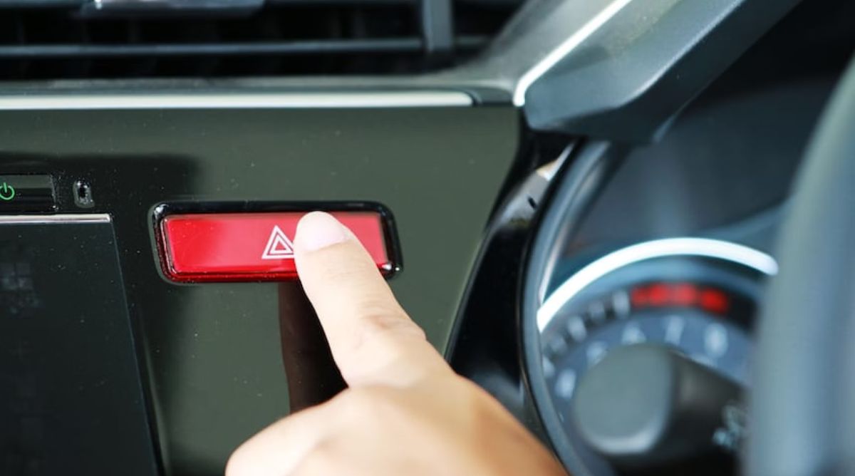 जानिए Hazard Light का क्या काम है, कब और कैसे करें इसका इस्तेमाल, ज्यादातर लोग नहीं जानते सही तरीका