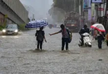 Photo of मुंबई में लगातार बारिश से सड़कें जलमग्न, IMD ने आज भी भारी बारिश की चेतावनी दी