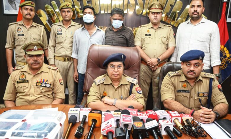 नोएडा सेक्टर-20 पुलिस द्वारा बरामद 49 चोरी के मोबाइल फोन और गिरफ्तार दो शातिर मोबाइल चोर