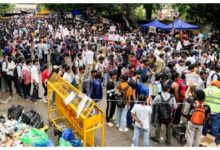 Photo of जंतर-मंतर पर दिल्ली पुलिस की कड़ी किलाबंदी, सड़क में गाड़ी गईं लोहे की कीलें