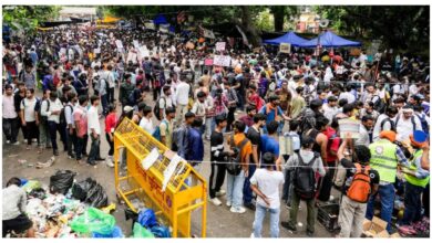 Photo of जंतर-मंतर पर दिल्ली पुलिस की कड़ी किलाबंदी, सड़क में गाड़ी गईं लोहे की कीलें