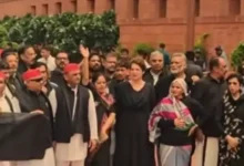 Photo of संसद के मकर द्वार पर विपक्ष का प्रदर्शन, काले कपड़े पहनकर केंद्र सरकार के खिलाफ जताया विरोध