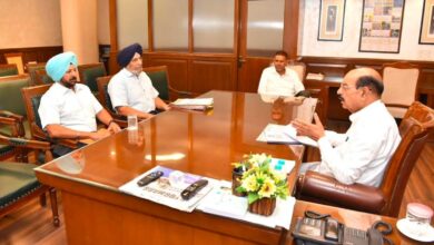Photo of मोहिंदर भगत ने पूर्व सैनिकों के कल्याण को सुनिश्चित करने के लिए अधिकारियों के साथ की विशेष समीक्षा बैठक