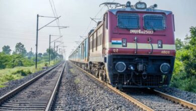 Photo of ट्रेन में सामान छूट गया? घबराएं नहीं, रेलवे के ये 5 कदम अपनाए और सामान वापस पाएं
