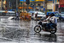 Photo of यूपी में भारी बारिश का कहर, लखनऊ में छाया अंधेरा, आगरा में दुकान ढही, 5 लोगों के दबने की आशंका