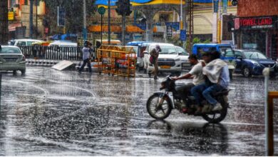 Photo of यूपी में भारी बारिश का कहर, लखनऊ में छाया अंधेरा, आगरा में दुकान ढही, 5 लोगों के दबने की आशंका