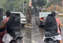 Photo of न छाता, न रेनकोट… मां ने लगाया ऐसा दिमाग कि वीडियो देखकर लोग रह गए हैरान