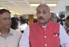 Photo of बागी सांसदों को बुलाने पर सर्वदलीय बैठक से विपक्ष का वॉकआउट