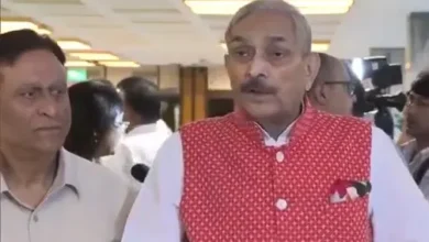 Photo of बागी सांसदों को बुलाने पर सर्वदलीय बैठक से विपक्ष का वॉकआउट