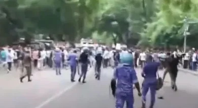 Photo of दिल्ली में संसद मार्च के दौरान प्रदर्शनकारियों की RAF से झड़प, पुलिस ने अफवाहों से बचने की अपील की
