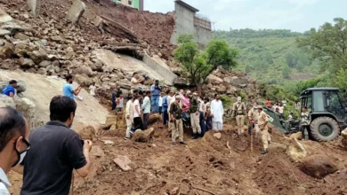 Photo of मौसम का कहर: बारिश-भूस्खलन से मची तबाही, 40 से ज्यादा मौतें, जानें आपके शहर का हाल